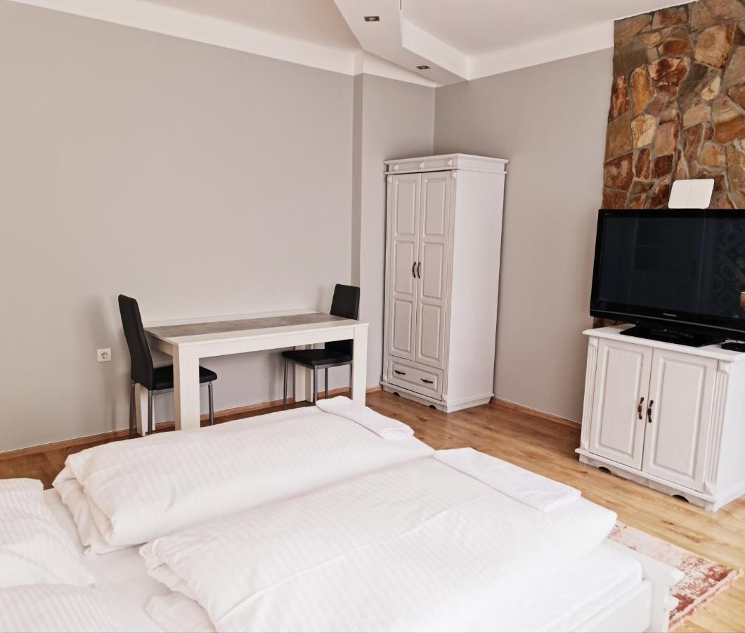 Huerrem Apartman Eger Exterior foto